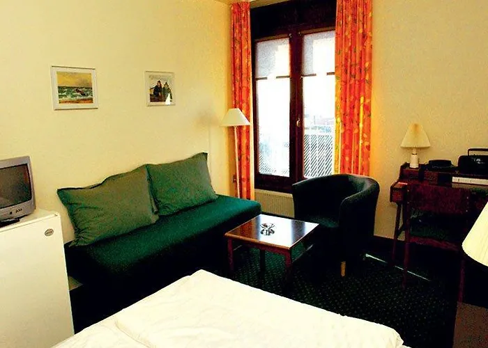 Hundested Kro Hotel Мини-отель 3*